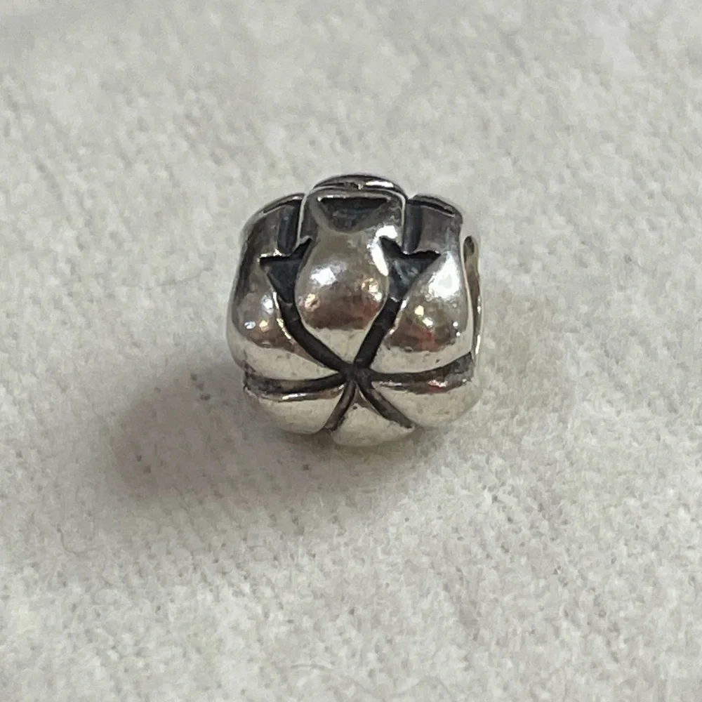 Pandora Jack-O-Lantern Pumpkin Charm - Picture 10 of 12